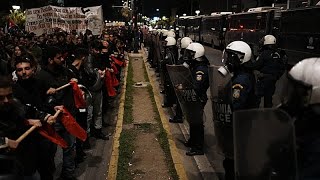 Atina'da 1973 öğrenci ayaklanmasının yıl dönümünde 10 bini aşkın kişi yürüdü