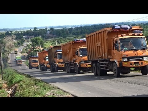 DUMP TRUK HINO DAN MITSUBISHI FUSO KONVOI MERAYAP DI TANJAKAN TINGGI