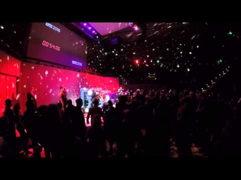 Maceo Parker clownin with Rodney "Skeet" Curtis on bass & Dennis Chambers on the drums