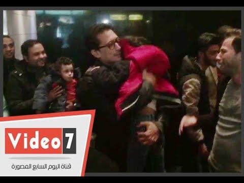 أحمد عيد يواسى طفل بكى تأثرا بأحداث فيلم خلاويص