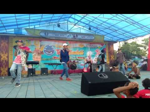 Waena Zone x Yapen Gang Live ( Festifal Teluk Himbold ) 2017