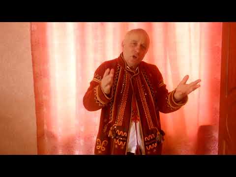 Прикарпатський письменник написав та виконав коломийки, які присвятив ситуації в Україні. ВІДЕО