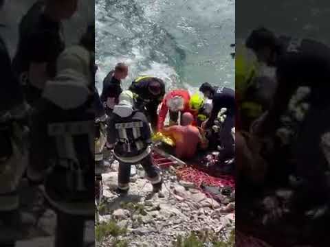 soccorso agli infortunati nel lago di Braies da parte dell'elisoccorso - 18 aprile 2022