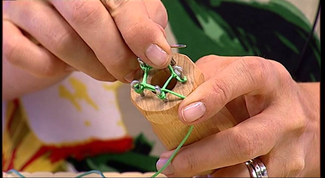 How to use a Knitting Spool