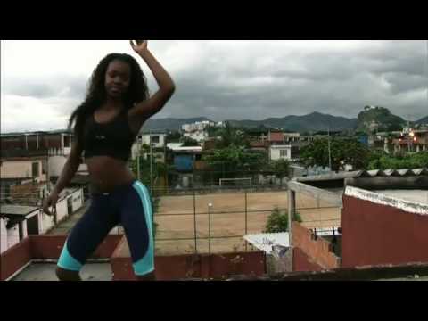 Mc Deise Tigrona na Cidade de Deus (Favela on Blast)