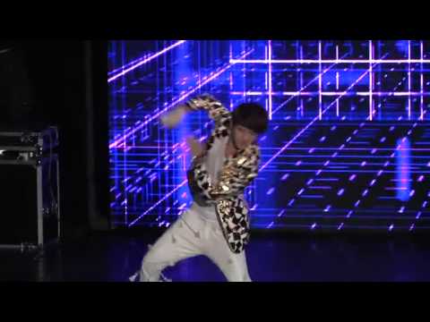 120401 EXO China Showcase -  Kai + Se Hun "Run and Gun" Performance
