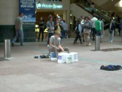 Bucket Drummer do Queen Victoria Building