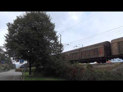 E 483 104 NC. TRANSITA CON CARRI MERCI A CHIASSO SMISTAMENTO. 17 - 10 - 2015.