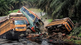 Download lagu Bus ALS Jungkir Balik || Detik Detik Truck Jumping Dan Rem Blong Hingga Terbalik Masuk Parit Gajah mp3