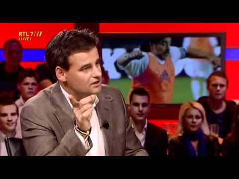 VI 13-05-11 - René van der Gijp over waggelende Maradona