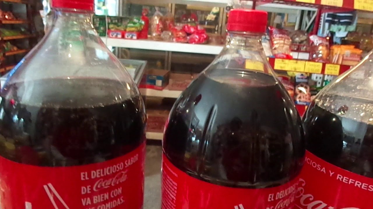 Una coca cola de 3 litros rara en el paquete
