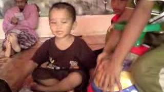 Download lagu shauqi berdikir.MP4 mp3