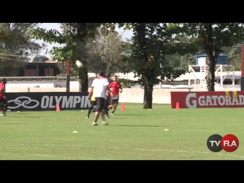 Time realiza treino físico nessa manhã de sábado