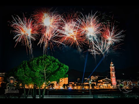 SPETTACOLO PIROTECNICO TRADIZIONALE DA PIAZZA - TRADITIONAL FIREWORKS SHOW FROM THE SQUARE