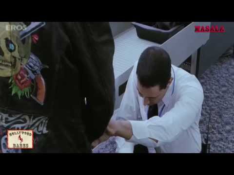 Shah Rukh is man handled at the airport