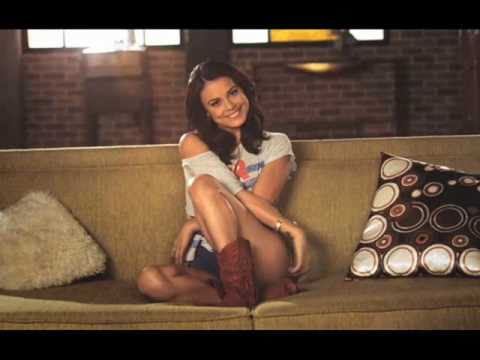 Nathalie Kelley vs Bruno Mars - Just the way you are