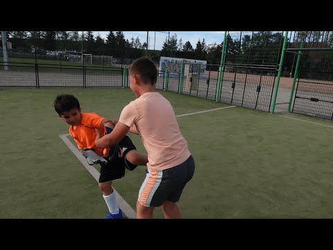 Nadim se bat avec abonné au foot .. CA TOURNE MAL !
