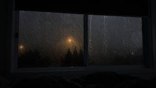 Chuva Forte e Trovões Lá Fora pela Janela | Ambiente Noturno para Dormir