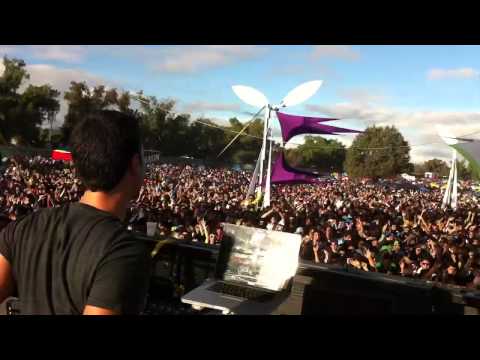 Bizzare Contact- Loca people - here comes the revolution @ Atmosphere 2011 MXDF