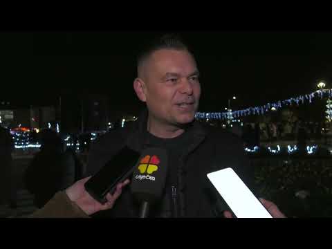 Prva adventska svijeća zasjala na glavnom trgu u Našicama