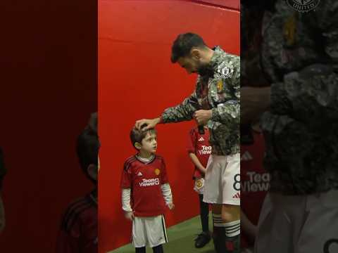 Bruno Fernandes Cheers Up Crying Mascot In Old Trafford Tunnel 🥹