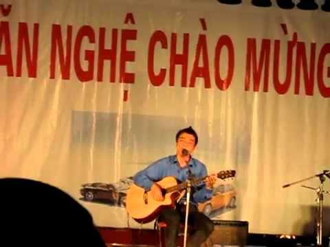 Anh sinh viên tình nguyện HaUI