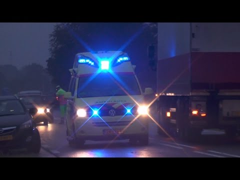 A1, Silverline Ambulance 02-143 Leeuwarden naar melding langs ongeval Marrum