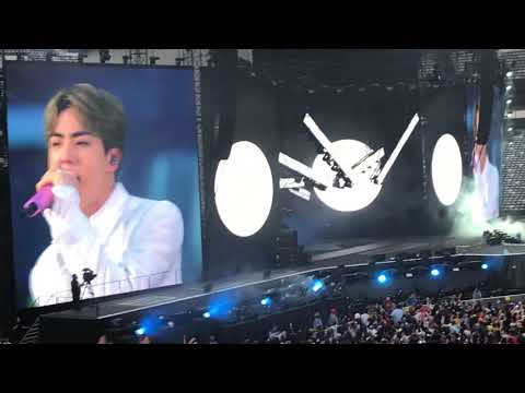 BTS 'Outro Wings' Live MetLife Day 2