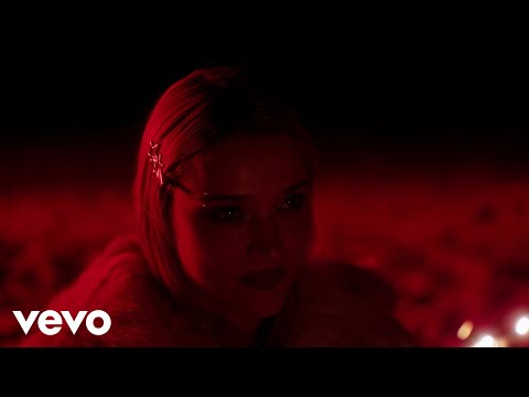 Lolo Zouaï - Holding On (Official Video)