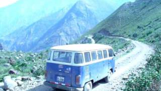 preview picture of video 'VW KOMBI PERÚ. Ruta Yauyos - Huancaya'
