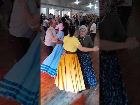 no clube Guarani em Itapejara do Oeste no Paraná.Brasil #shotrs #baile #dancarinos #dança #dance.