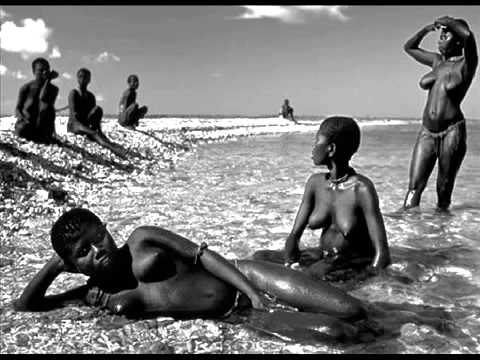 download lagu mp3 mp4 La Sirena Negra, download lagu La Sirena Negra gratis, unduh video klip La Sirena Negra