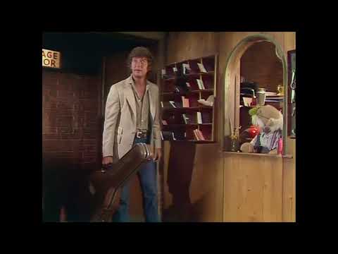 The Muppet Show - 514: Mac Davis - Cold Open (1981)