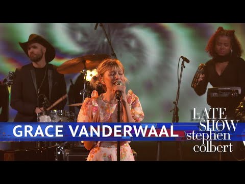 Grace VanderWaal Performs 'Clearly'