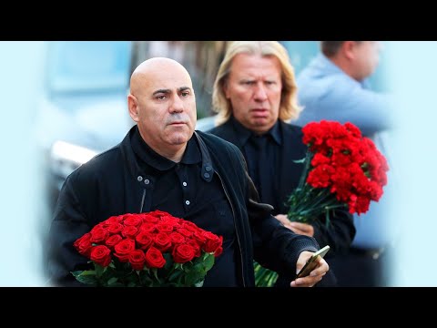 В слезах! Еще одна потеря потрясла российский шоу-бизнес