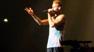 Message aux fans &amp; &quot;Elle veut jouer&quot; M.Pokora - Mise à Jour Tour - Forest National 29.10.11