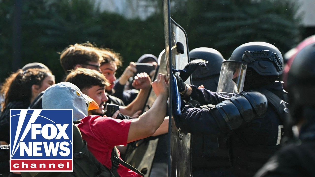 Riots GROW in France as left wing seizes on chaos