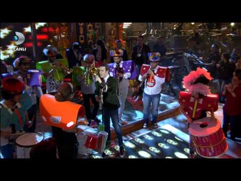 Beyaz Show - Mustafa Ceceli "Ankara' nın Bağları-Entarisi Dım Dım Yar"