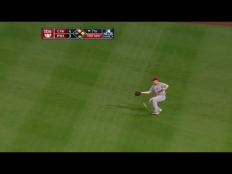 2010 NLDS Gm2: Two Phillies score on two Reds errors