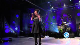 Kari Jobe Performs "O Holy Night"