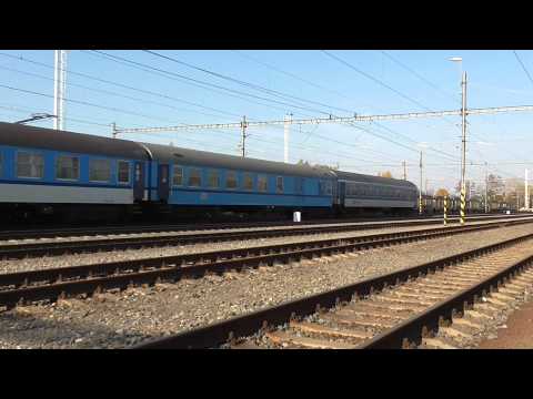 362.163-8 a 362.019-2 DKV Brno na vlacích R 910 a R 907 se křižují na olomouckém přednádraží