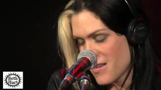 Beth Hart - Mama (Live Acoustic)