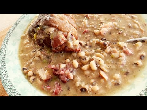 Southern-Style Black-Eyed Peas with Ham Hocks and Bacon