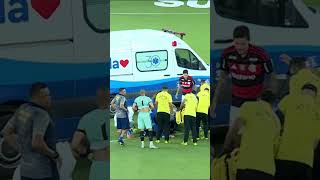 JOGADOR SOFRE CONVULSÃO DURANTE FLAMENGO X SAMPAIO CORRÊA