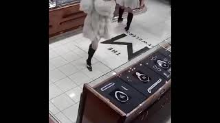 Download lagu Stan twitter: 2 girls robbing jewelry while serving #floptok #stantwitter #dontflop mp3 Download lagu Stan twitter: 2 girls robbing jewelry while serving #floptok #stantwitter #dontflop mp3