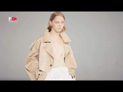 TOGA Spring 2023 London - Fashion Channel