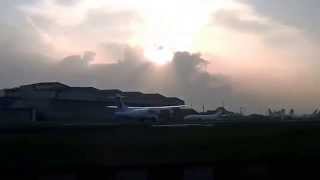 preview picture of video 'Wings Air Landed at Husein Sastranegara Airport, Bandung - Indonesia'