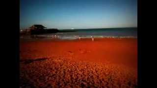 preview picture of video 'Beautiful English sandy beaches. Seaside of Broadstairs, Kent, UK'