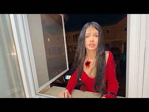 Fata De La Geam Intră Peste Mine În Casă (Poveste de Groază)  💀