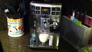 preview picture of video 'Philips Saeco Exprelia first cappuccino'